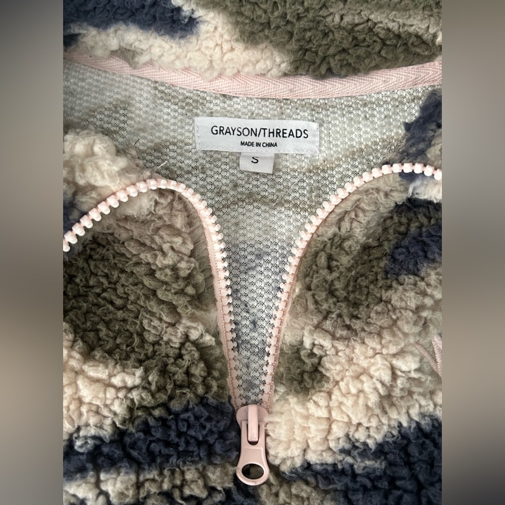 Grayson Threads Camo Fleece Sherpa Weekend 1/4 Zip Cropped Sweatshirt Size S - Picture 8 of 12